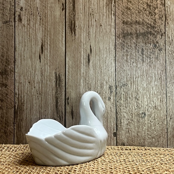 Vintage White Ceramic Swan Planter Dish Mid Century Decor - Picture 2 of 4